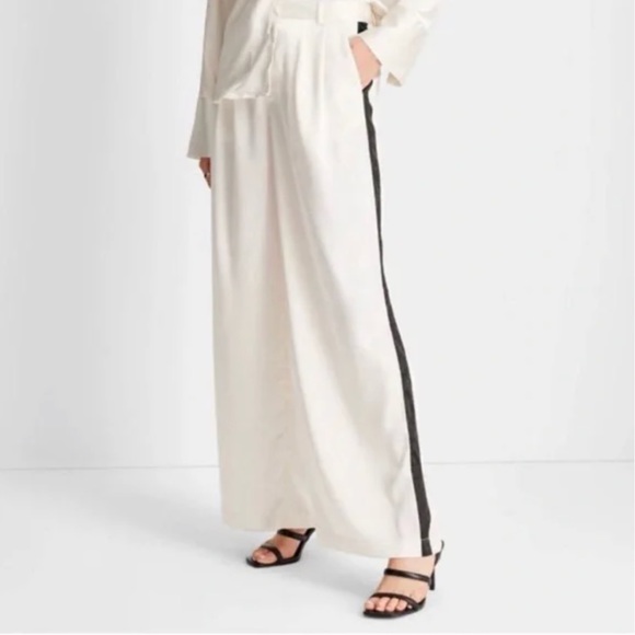 NWT Future Collective Kahlana Barfield Brown x Target Cream Wide Leg Trousers - Picture 1 of 4